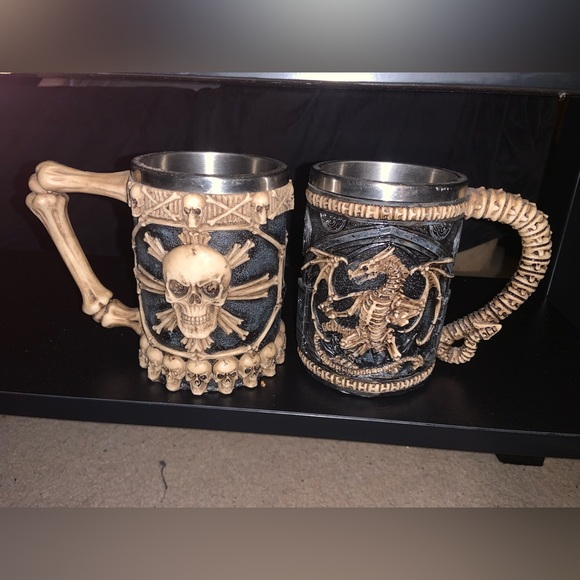 2 Pirate Skull Mugs - Picture 2 of 3